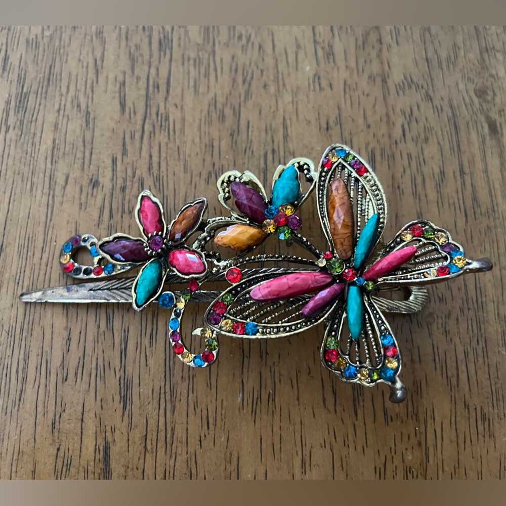 Vintage Rhinestone Hair Clip Women’s Butterfly Gold Tone. Missing some‎ stones.